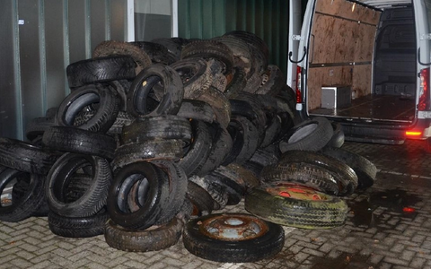 POL-OS: Hilter a.T.W.: Zeuge meldet illegale Altreifenablagerung - 130 Pkw-Reifen in Transporter - Foto: presseportal.de