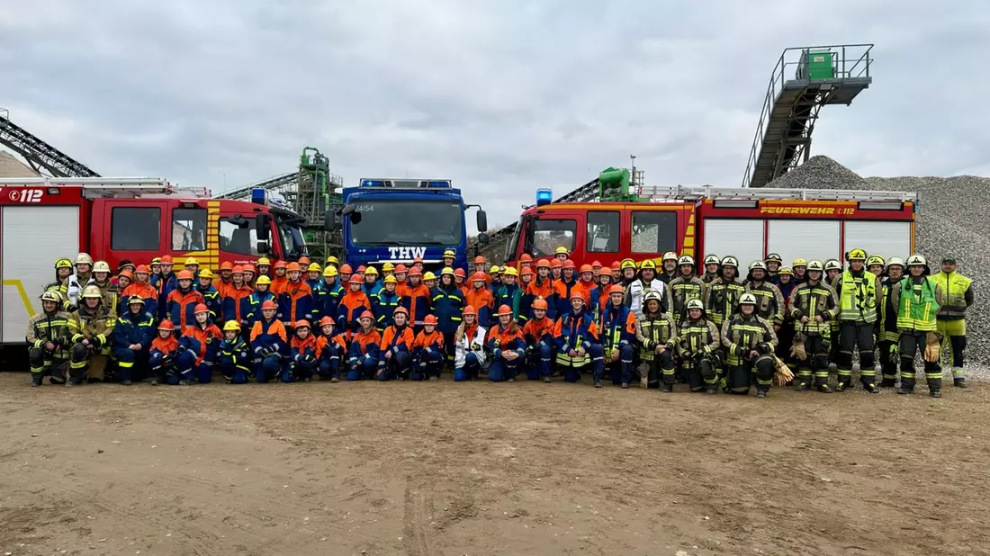 FW Hünxe: Gemeinsam im Einsatz: Jugendfeuerwehr erlebt 24 Stunden Feuerwehralltag - Bild: presseportal.de