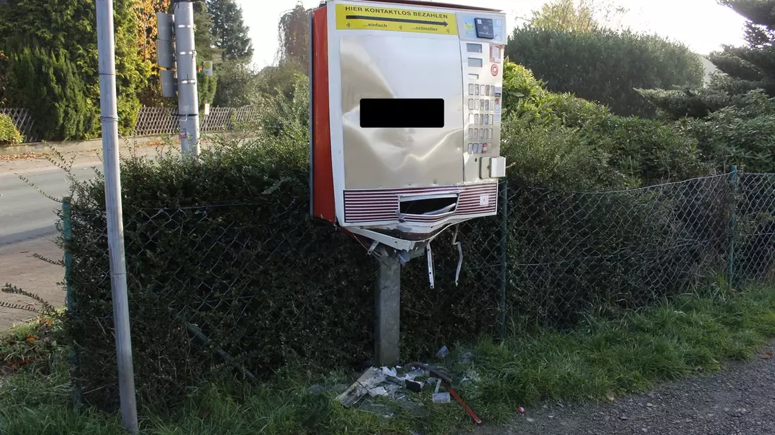 POL-MI: Zigarettenautomat durch Explosion beschädigt - Bild: presseportal.de