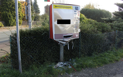 POL-MI: Zigarettenautomat durch Explosion beschädigt - Foto: presseportal.de
