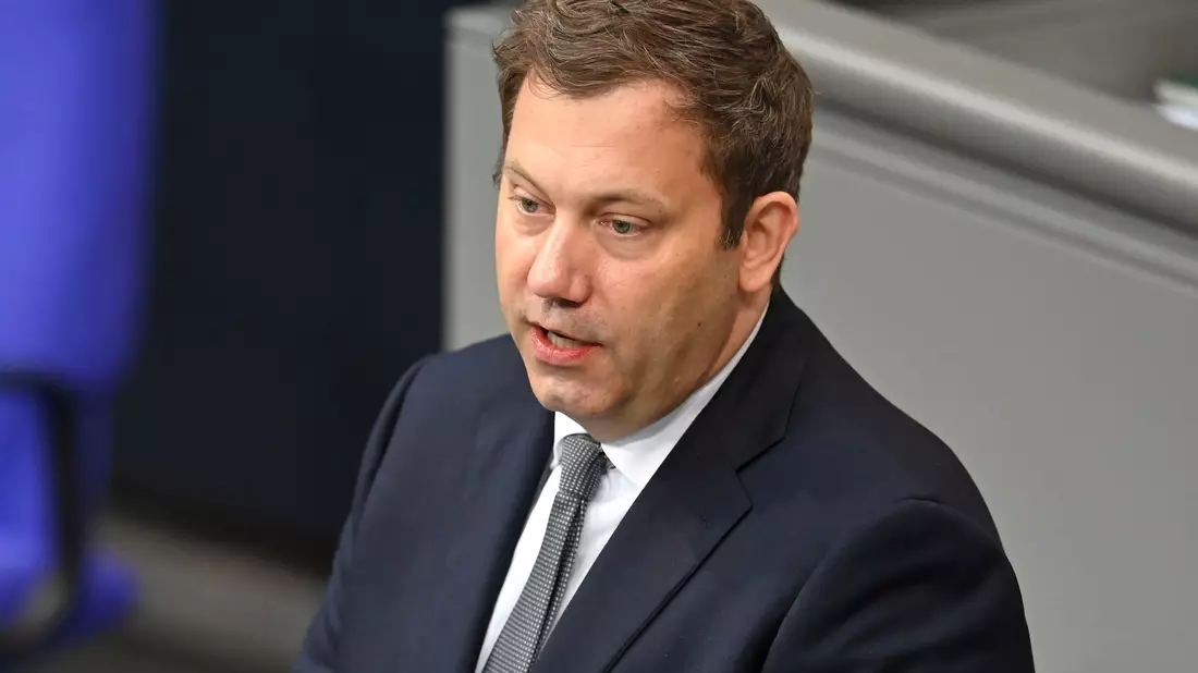 Esdar verteidigt die SPD-Pläne zur Erbschaftssteuer - sieht zugleich aber auch die Ansätze aus CDU und CSU skeptisch. (Archivbild)  - Bild: Elisa Schu/dpa