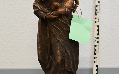 POL-KLE: Emmerich am Rhein - Bronzefigur in Waldstück gefunden / Polizei sucht Besitzer - Foto: presseportal.de