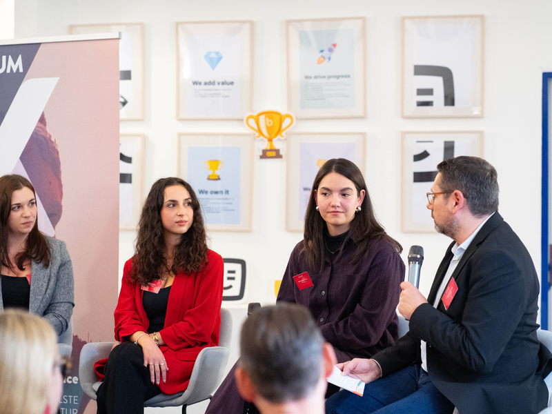 Foto 01: IM DIALOG - Foto: Michael Stifter über pressetext.de