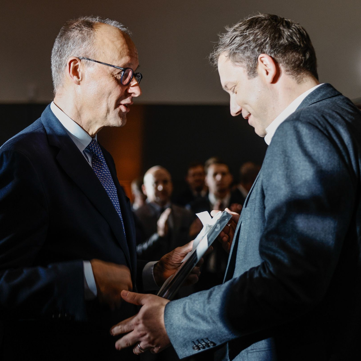Auch Ehefrau Charlotte Merz kam zum Geburtstagsempfang. - Foto: Tobias Koch/CDU/CSU-Fraktion im Deutschen Bundestag/dpa