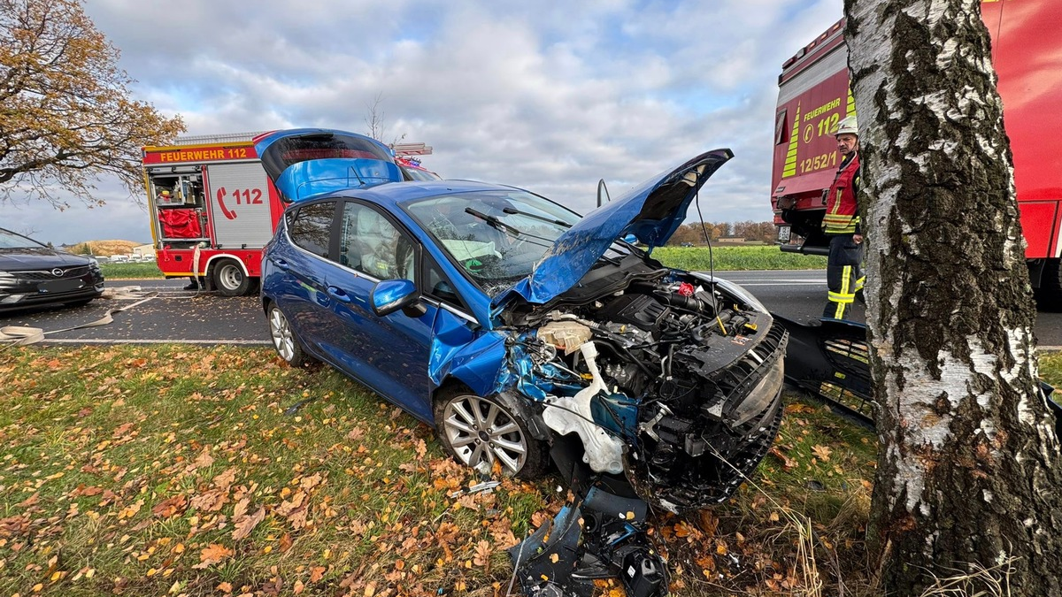 FFW Bergen: Auslaufende Betriebsstoffe nach Unfall auf der B3 - Foto: presseportal.de