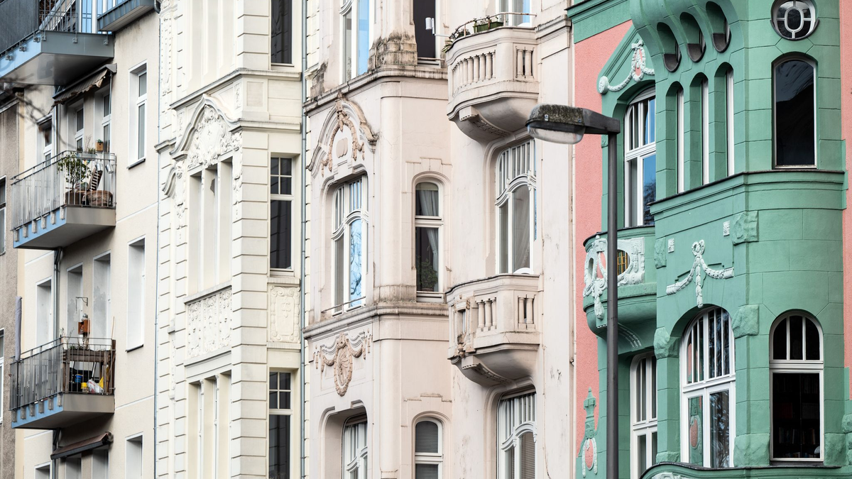 Der Bundesfinanzhof in München verhandelt drei Klagen gegen die Grundsteuer-Reform. (Symbolbild) - Foto: Federico Gambarini/dpa/dpa-tmn