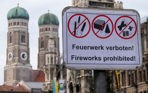 Nur knapp jeder zehnte Befragte sprach sich gegen jegliche Beschränkungen aus - wie etwa Verbotszonen in Altstädten. (Archivbild) - Foto: Peter Kneffel/dpa