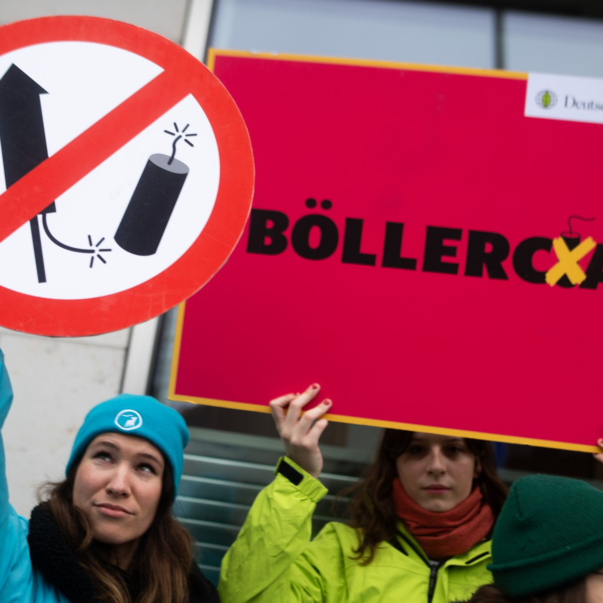 Organisationen wie die Deutsche Umwelthilfe und die Berliner Gewerkschaft der Polizei (GdP) fordern ein Böllerverbot für den Privatgebrauch. (Archivbild) - Foto: Sebastian Christoph Gollnow/dpa