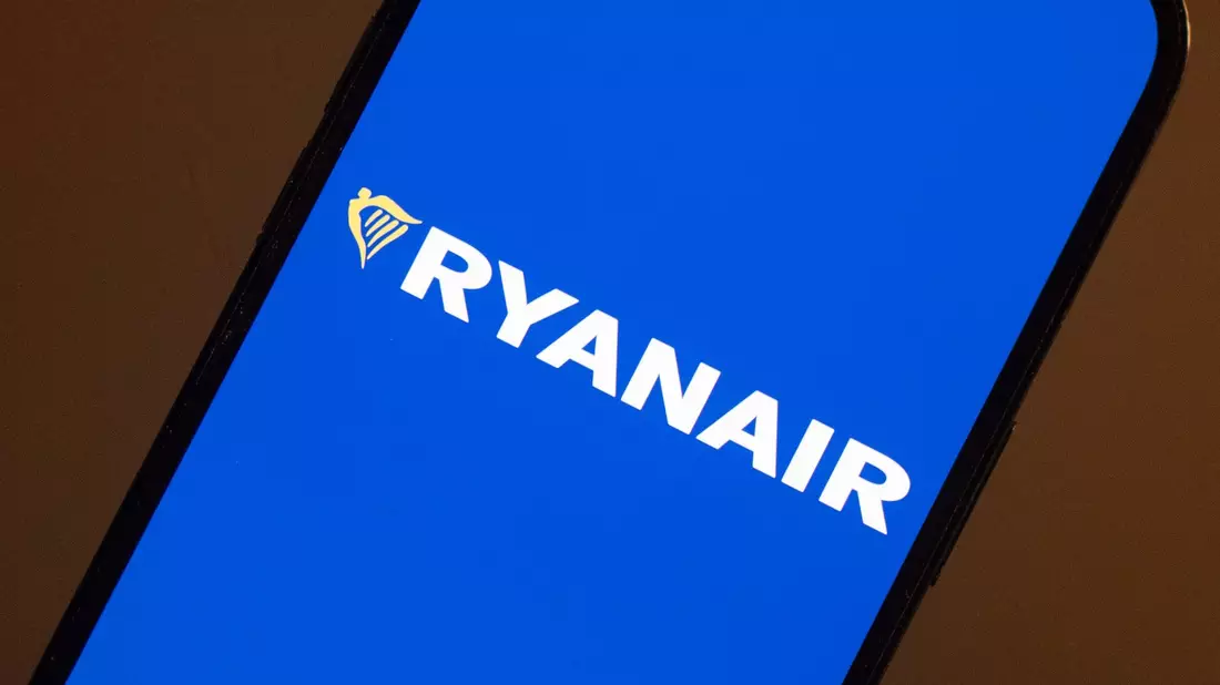 Eine zentrale Rolle in der Digital-Strategie spielt die App «myRyanair». - Bild: Sebastian Kahnert/dpa