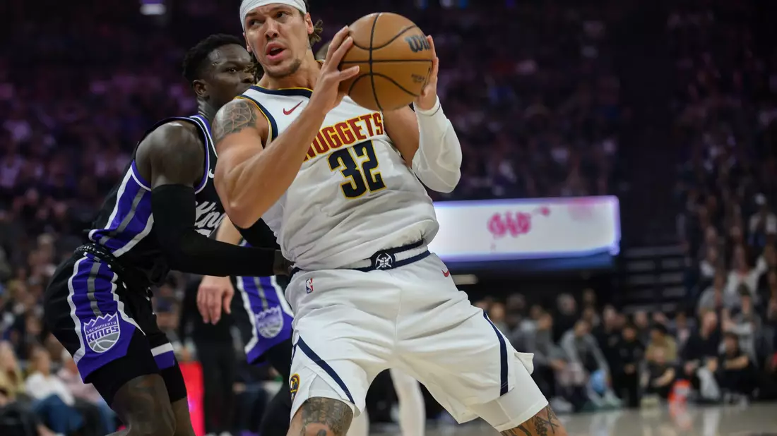 Das war nichts: Dennis Schröder (l) verlor mit Sacramento auch gegen die Denver Nuggets um Aaron Gordon. - Bild: Randall Benton/AP/dpa