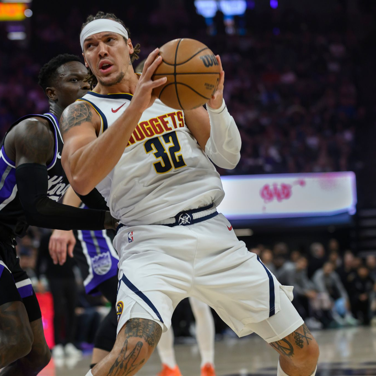 Das war nichts: Dennis Schröder (l) verlor mit Sacramento auch gegen die Denver Nuggets um Aaron Gordon. - Foto: Randall Benton/AP/dpa