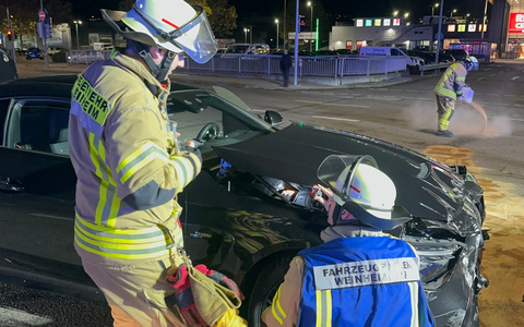 FW Weinheim: Verkehrsunfall am Abend auf der Mannheimer Straße - Foto: presseportal.de