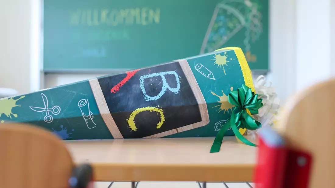 Die Zahl der Erstklässler in Deutschland sinkt erneut. (Symbolbild) - Bild: Jan Woitas/dpa