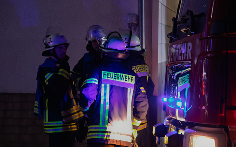 FW LK Neunkirchen: Feuerwehr rettet Meerschweinchen aus brennendem Haus - Foto: presseportal.de