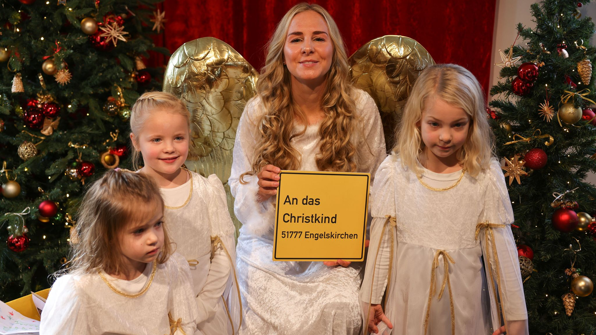 Die Briefe kommen aus aller Welt. - Foto: Oliver Berg/dpa