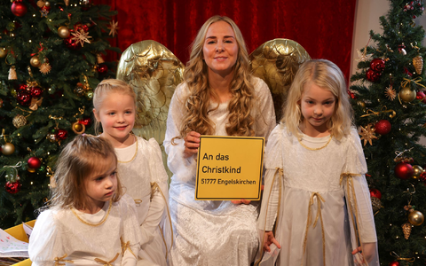 Die Briefe kommen aus aller Welt. - Foto: Oliver Berg/dpa