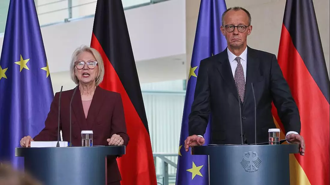 Monika Schnitzer und Friedrich Merz am 12.11.2025 - Bild: über dts Nachrichtenagentur