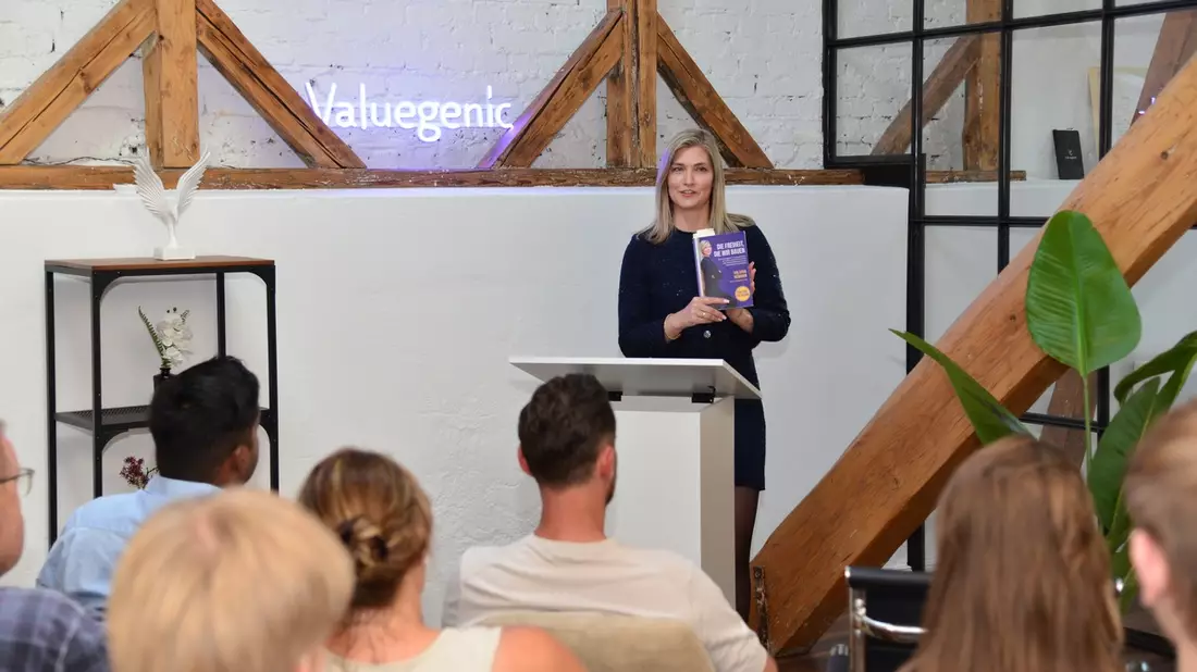 Valeria Hübner präsentiert ihr neues Buch „Die Freiheit, die wir bauen“ auf dem Innovationskongress in Mainz - Bild: presseportal.de