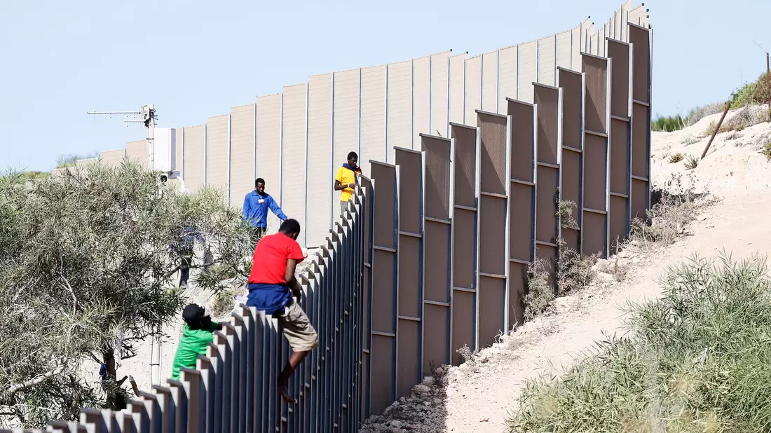 EU-Außengrenzstaaten, in denen viele irreguläre Migranten ankommen, sollen über den sogenannten Solidaritätsmechanismus entlastet werden. (Archivfoto)  - Bild: Cecilia Fabiano/LaPresse via ZUMA Press/dpa