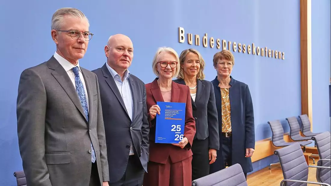 Vorstellung des Jahresgutachtens 2025/26 am 12.11.2025 - Bild: über dts Nachrichtenagentur