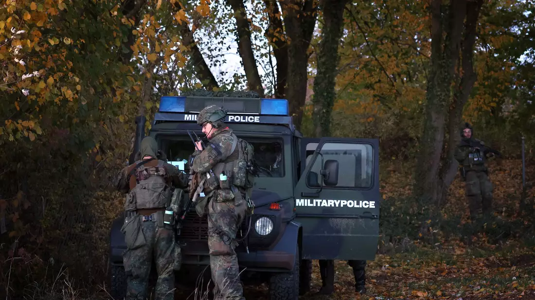 Bei der Übung «Marshal Power» hatten Bundeswehr und Polizei eigentlich zusammen trainieren sollen. (Archivbild) - Bild: Karl-Josef Hildenbrand/dpa
