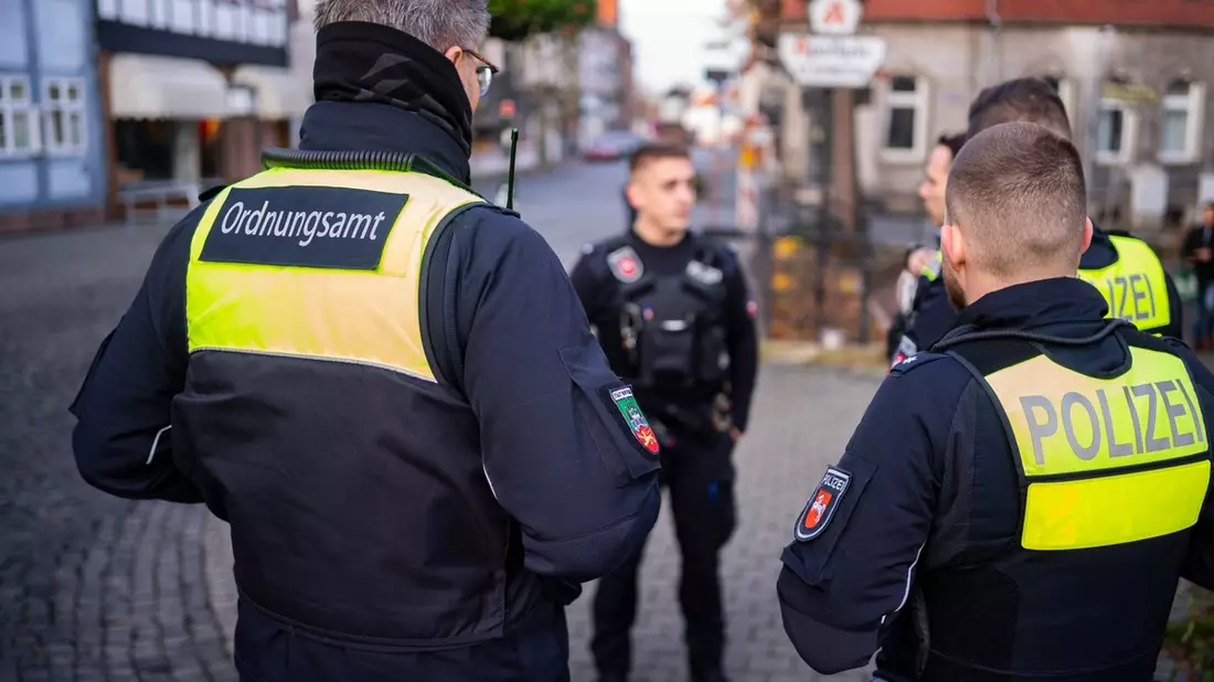 POL-NOM: Gemeinsame Kontrollaktion in der Northeimer Innenstadt durch Polizei und Ordnungsamt der Stadt Northeim - Bild: presseportal.de