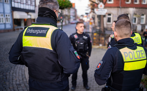 POL-NOM: Gemeinsame Kontrollaktion in der Northeimer Innenstadt durch Polizei und Ordnungsamt der Stadt Northeim - Foto: presseportal.de