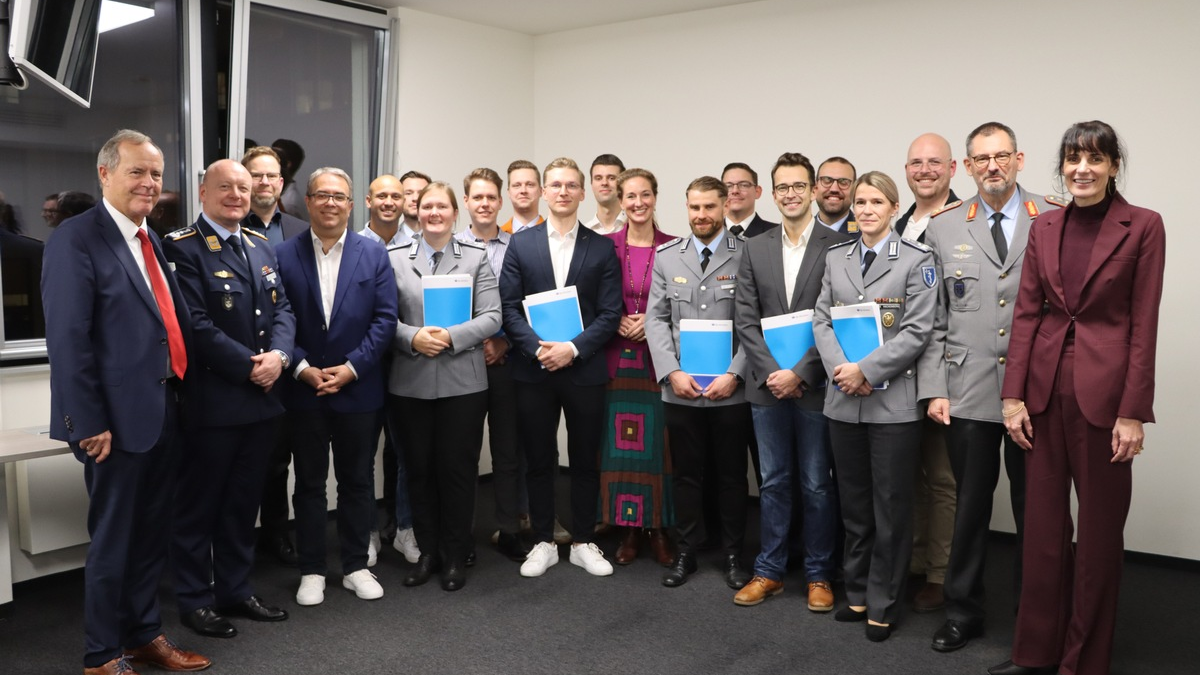 BG Kliniken und Bundeswehrkrankenhäuser festigen Kooperation mit gemeinsamer Führungskräfteentwicklung: Erste Teilnehmende schließen Fortbildung erfolgreich ab - Foto: presseportal.de