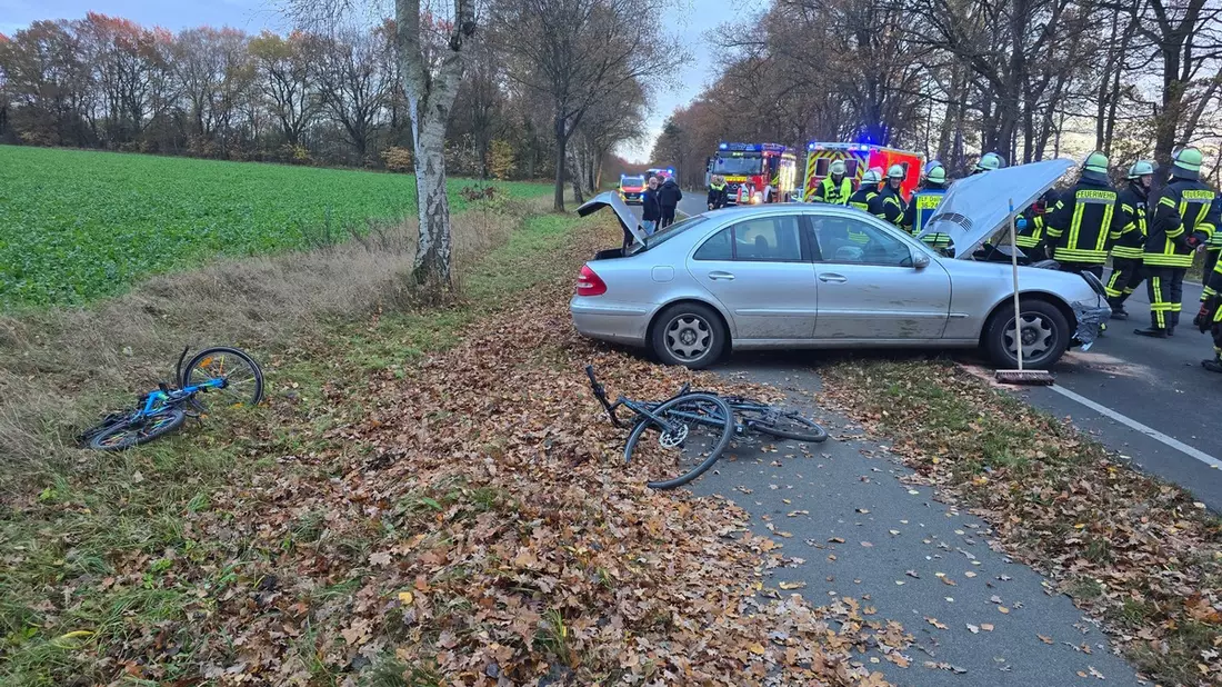 POL-STD: Zwei Verletzte bei Unfall auf der Bundesstraße 73 zwischen Dollern und Agathenburg - Bild: presseportal.de