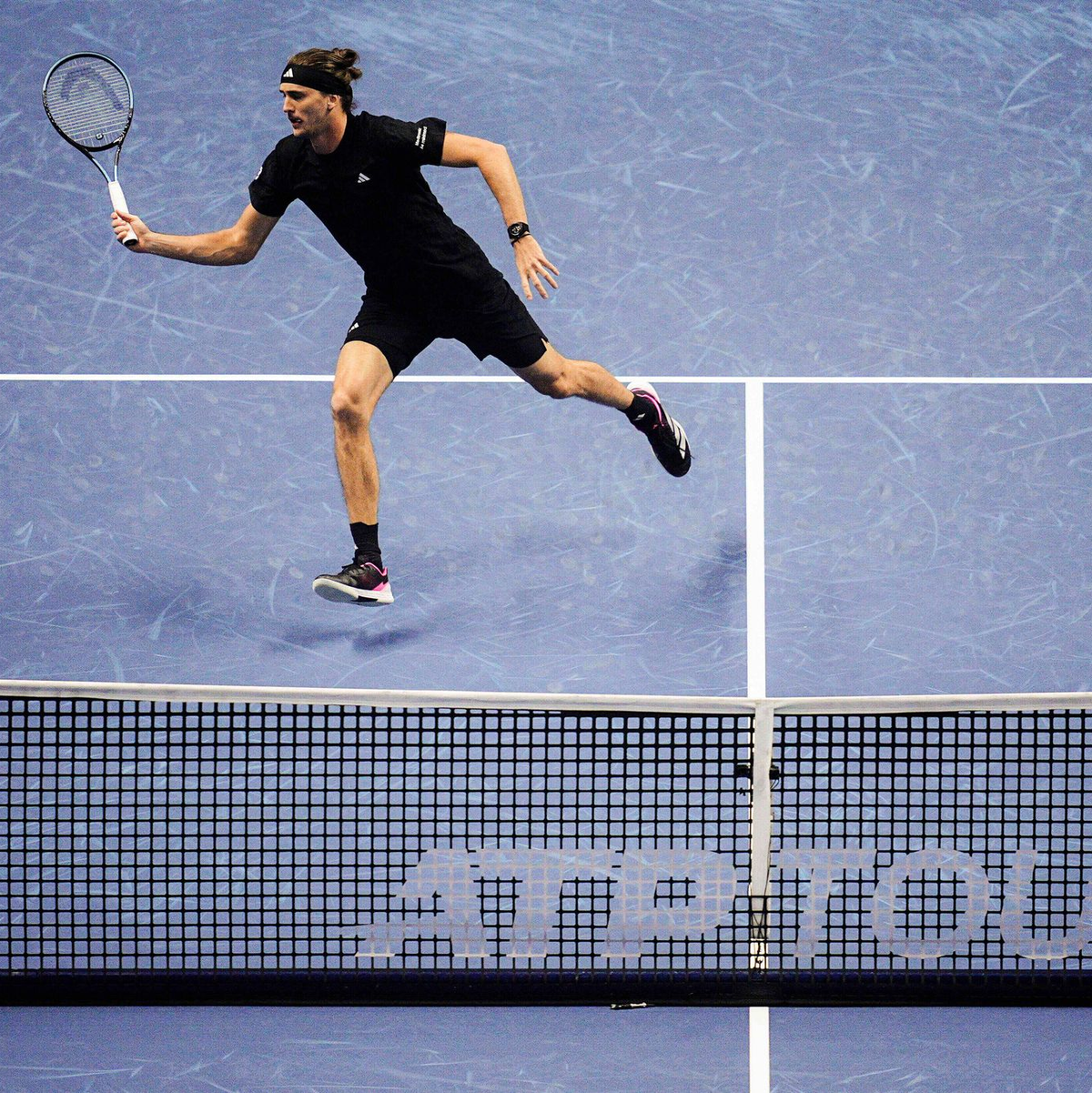 Ärgerte sich im Match gegen Sinner nicht nur über vergebene Breakbälle: Alexander Zverev - Foto: Marco Alpozzi/LaPresse/AP/dpa