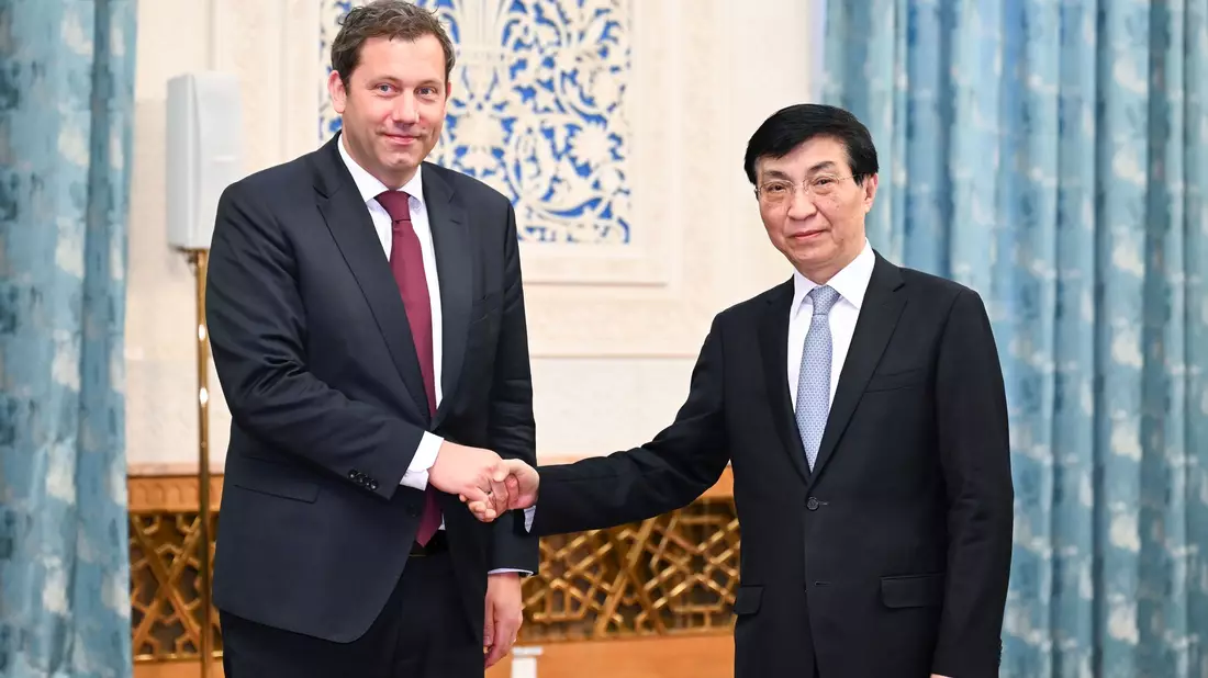 2023 war Klingbeil als SPD-Chef schon einmal für einen Parteiendialog in China. (Archivbild) - Bild: Zhang Ling/XinHua/dpa