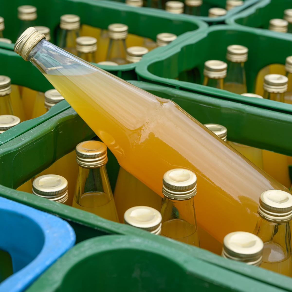 Obstsäfte haben besonders viel Zucker in sich. (Symbolbild) - Foto: Patrick Pleul/dpa