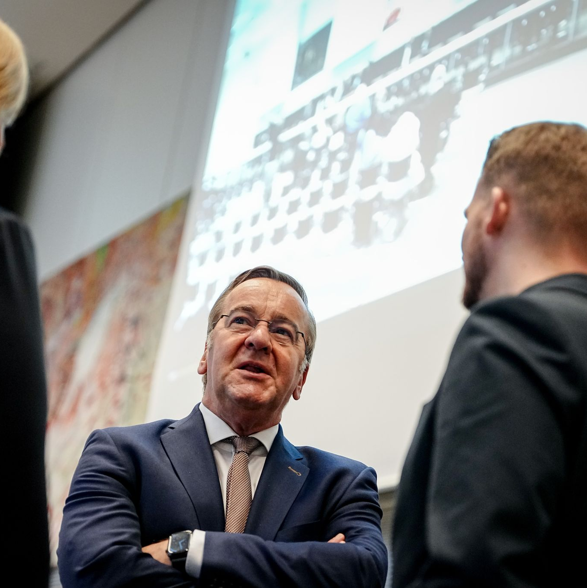 Aufatmen für den Verteidigungsminister: Die Einigung steht.  - Foto: Kay Nietfeld/dpa