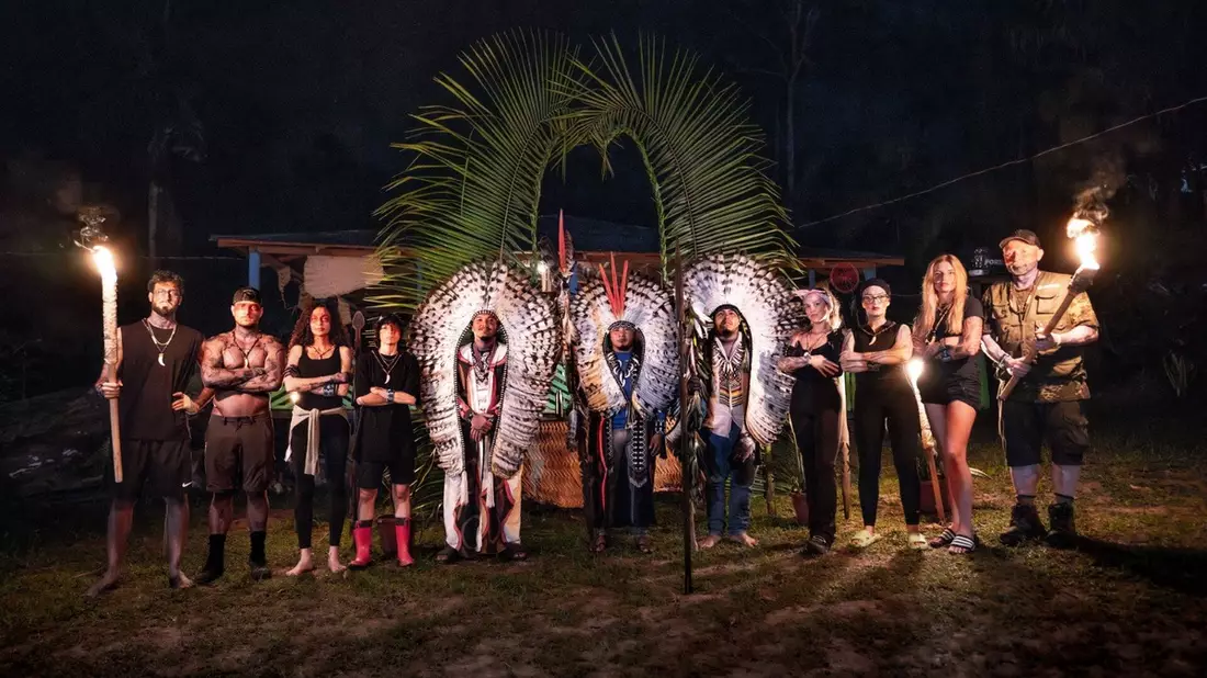 Werden Joey Kelly und Parshad Stammesmitglied der Shanenawa in Brasilien? Die Abenteuer-Doku Surviving Amazonas kommt 2026 auf Joyn - Bild: Joyn, presseportal.de