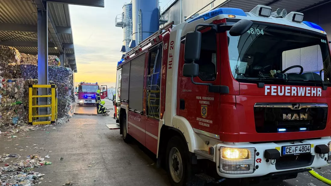 FW Flotwedel: Schwelbrand in Maschine sorgt für Feuerwehreinsatz in Eicklingen - Bild: presseportal.de
