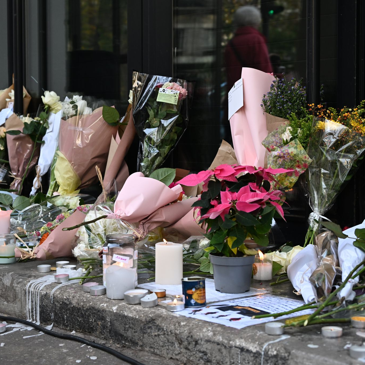 Mit zahlreichen Gedenkveranstaltung erinnert Frankreich an die Opfer der Terrorserie vor zehn Jahren. - Foto: Emma Da Silva/AP/dpa