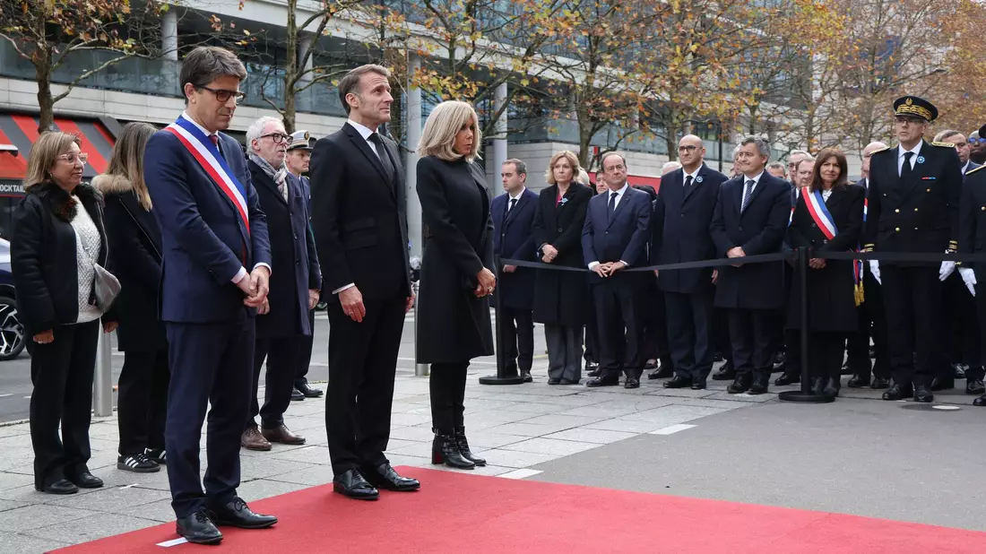 Präsident Macron wird an Gedenkveranstaltungen an allen Anschlagsorten teilnehmen. - Bild: Ludovic Marin/Pool AFP/AP/dpa