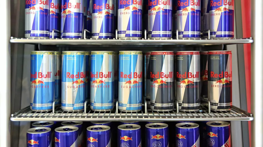 Hat Red Bull gegen EU-Kartellrecht verstoßen? Die Europäische Kommission leitet eine Untersuchung ein. (Archivbild) - Bild: Jan Woitas/dpa-Zentralbild/dpa