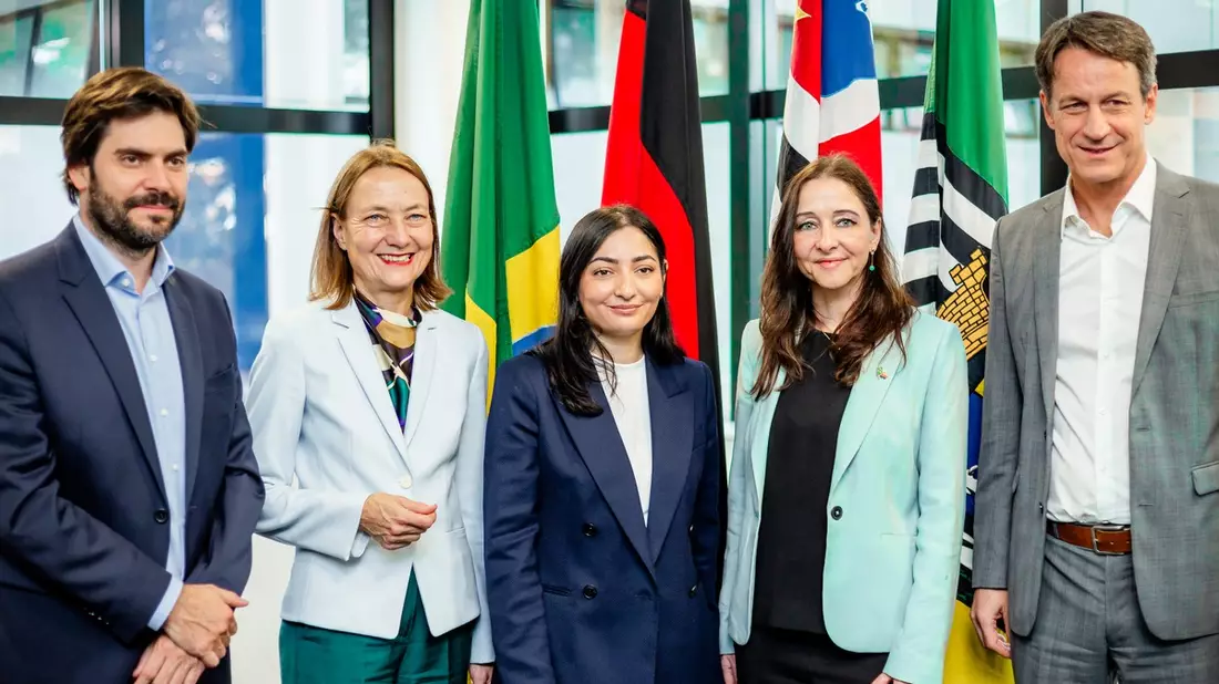 Deutsche Bundesministerin stärkt Partnerschaft zwischen Brasilien und Deutschland bei Besuch von Schmersal in Boituva - Bild: presseportal.de