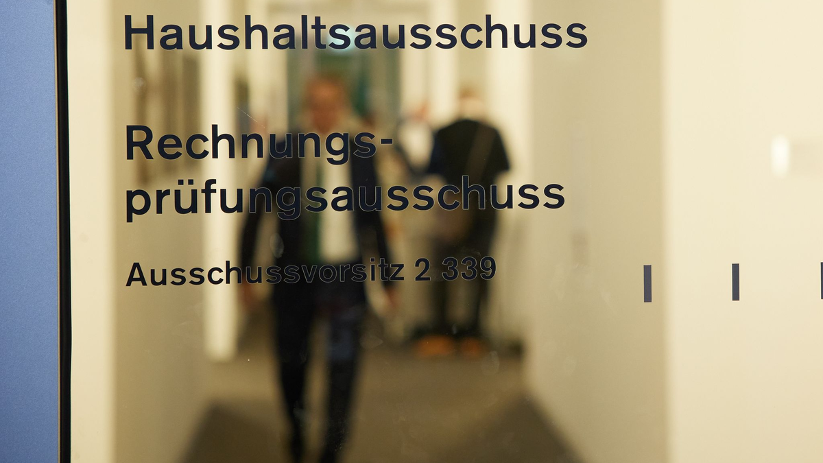 Im Bundestag legen die Fraktionen letzte Hand an den Etat für 2026. (Archivbild) - Foto: Jörg Carstensen/dpa