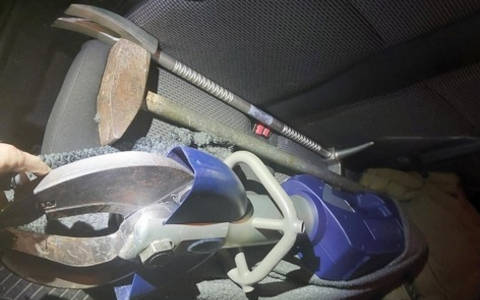 BPOL-FL: Fahrer ohne Führerschein; Messer und Werkzeuge sichergestellt - Foto: presseportal.de