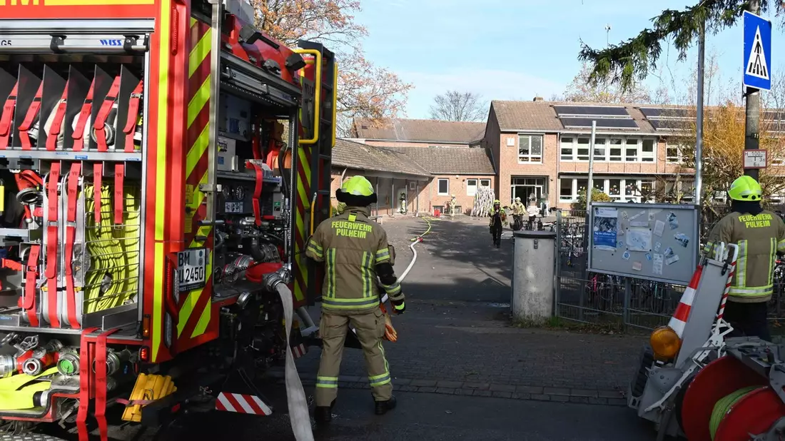 FW Pulheim: Feuer in Pulheimer Schulgebäude - Bild: presseportal.de