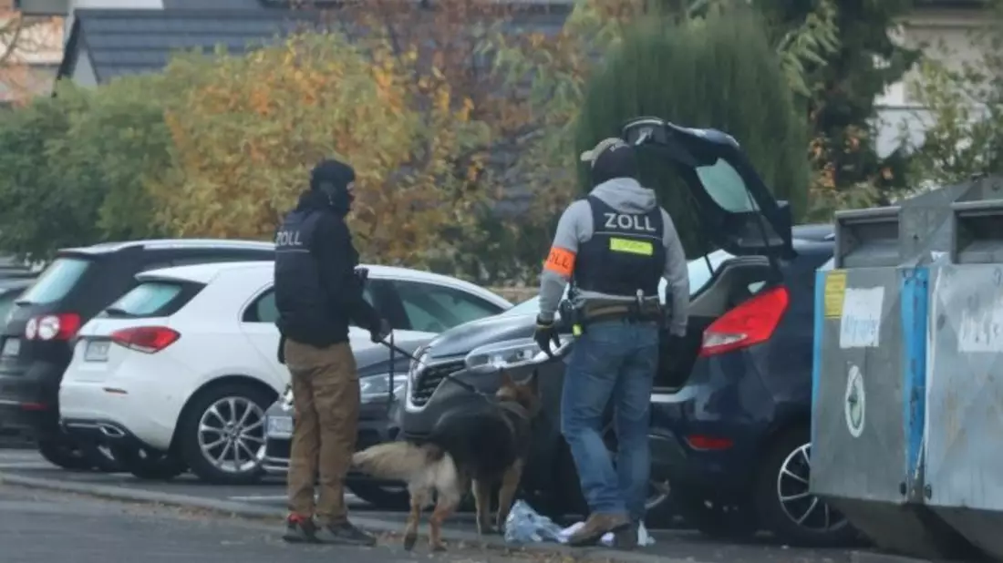 ZOLL-F: Durchsuchungen und Festnahmen wegen des Verdachts des bandenmäßigen Handeltreibens mit Betäubungsmitteln und Cannabis in großem Umfang - Bild: presseportal.de
