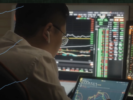 Rosenthal Trading Bot: Der intelligente Trading-Bot für präzisen, automatisierten NASDAQ-Handel - Foto: über trading-house.net