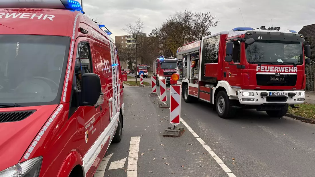 FW Moers: Tiefbauunfall im Moerser Norden / Eine Person in Baugrube verschüttet - Bild: presseportal.de