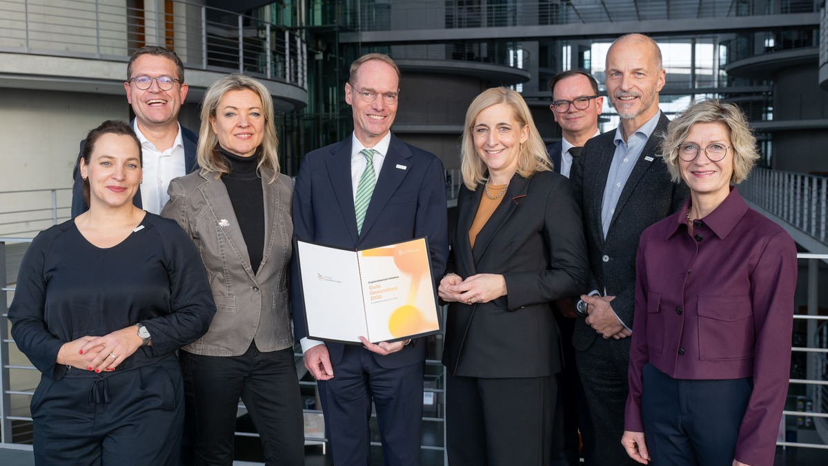 Tag der Gesundheitsversorgung 2025: Initiative Gute Gesundheit 2030 überreicht Ergebnisbericht an Bundesgesundheitsministerin Nina Warken und zeigt Wege für ein zukunftsfähiges Gesundheitssystem auf - Foto: presseportal.de