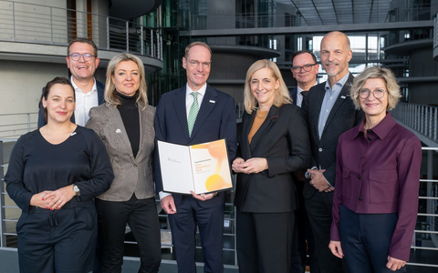 Tag der Gesundheitsversorgung 2025: Initiative Gute Gesundheit 2030 überreicht Ergebnisbericht an Bundesgesundheitsministerin Nina Warken und zeigt Wege für ein zukunftsfähiges Gesundheitssystem auf - Foto: presseportal.de