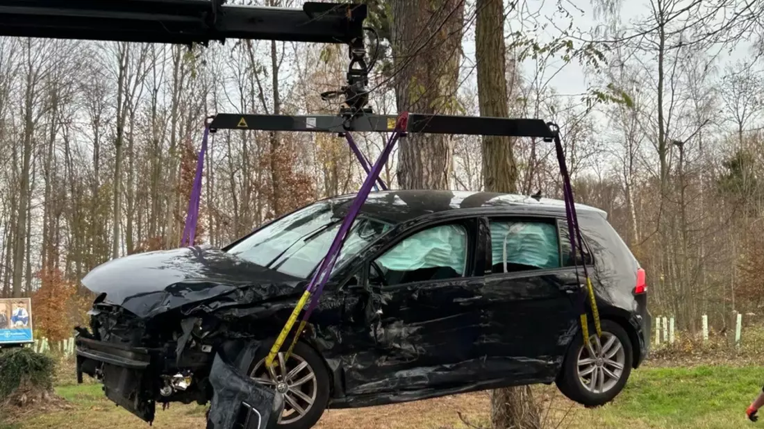 POL-HI: Verkehrsunfall nach Vorfahrtsverstoß fordert drei verletzte Personen und hohen Sachschaden - Bild: presseportal.de