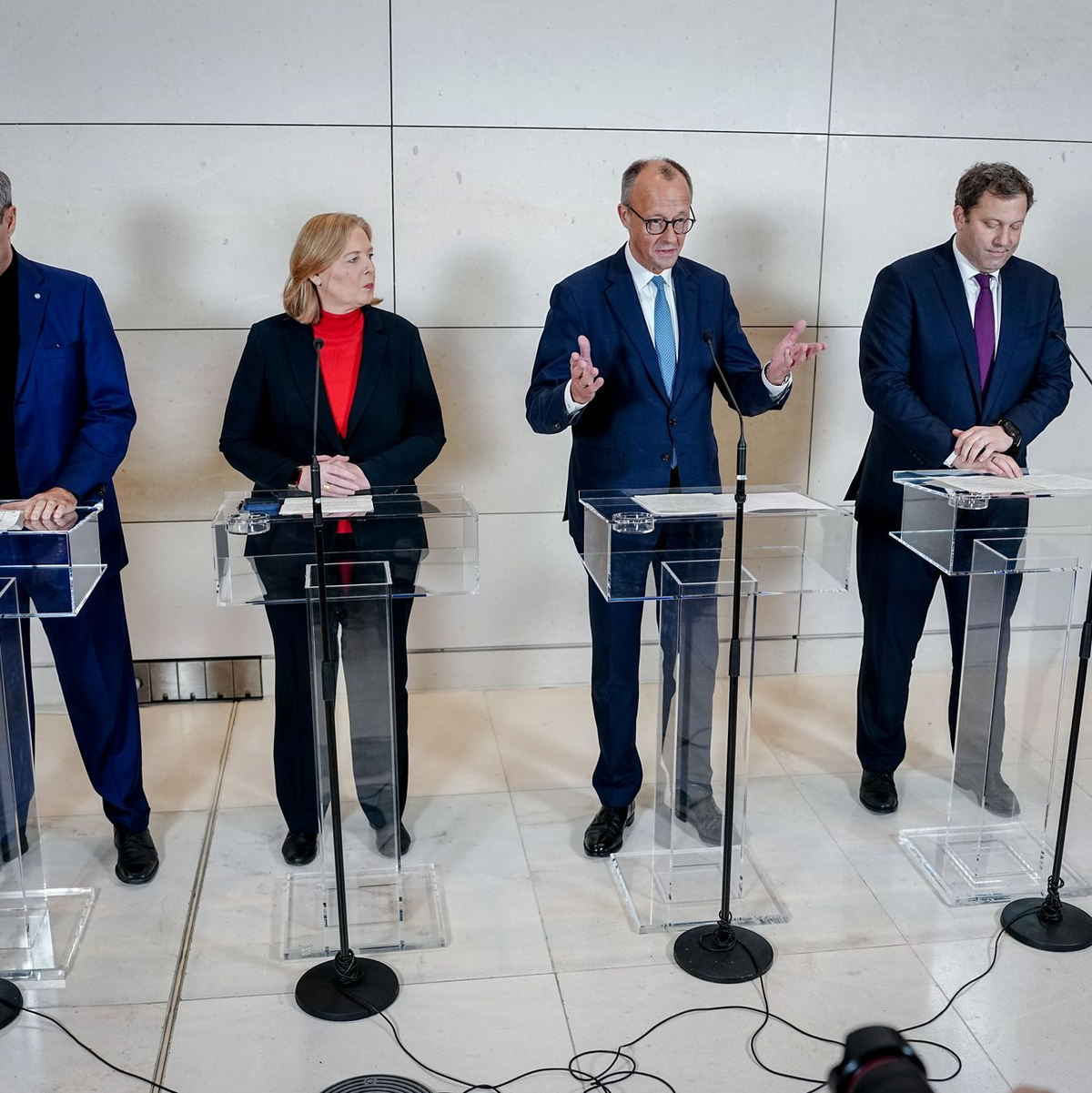 Union und SPD hatten bereits im Koalitionsvertrag vereinbart, die Erhöhung der Luftverkehrsteuer zurückzunehmen. - Foto: Kay Nietfeld/dpa