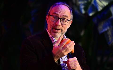 Aus Sicht von Jimmy Wales gibt es in der Wikipedia-Community eine Leidenschaft für Neutralität. - Foto: Sebastian Christoph Gollnow/dpa